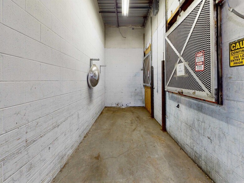 More Photos Of 103 Red Bridge Rd, De Queen Warehouse For Sale