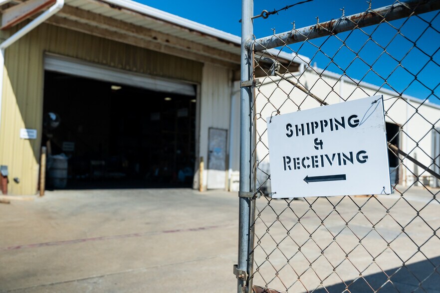 More Photos Of 1630 N Interstate 35 E, Lancaster Flex For Sale