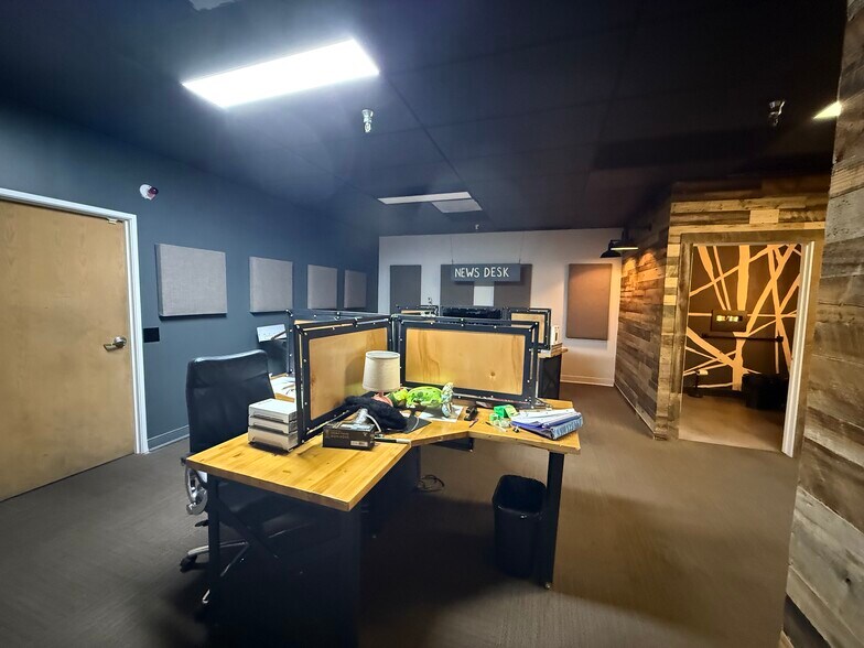 More Photos Of 12987-12999 Arroyo St, San Fernando Warehouse For Lease