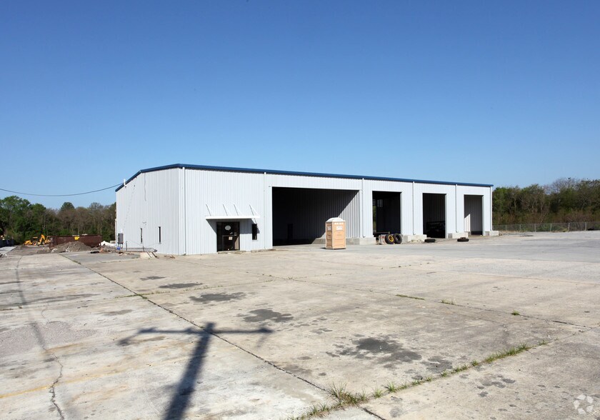 More Photos Of 17 Main St, Savannah Distribution For Lease