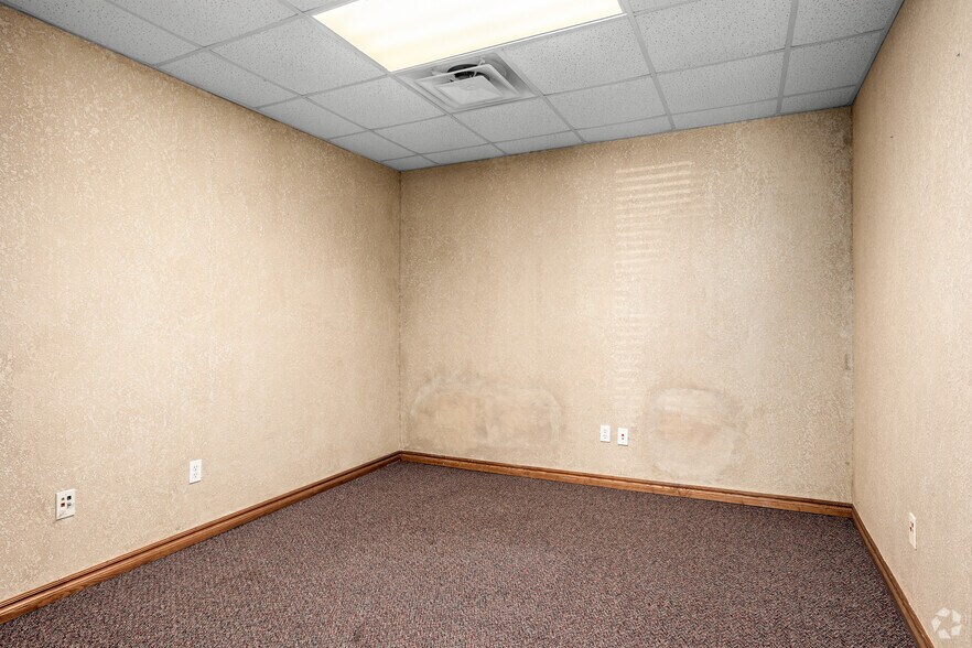 More Photos Of 2425 Wilcox Dr, Norman Office For Sale
