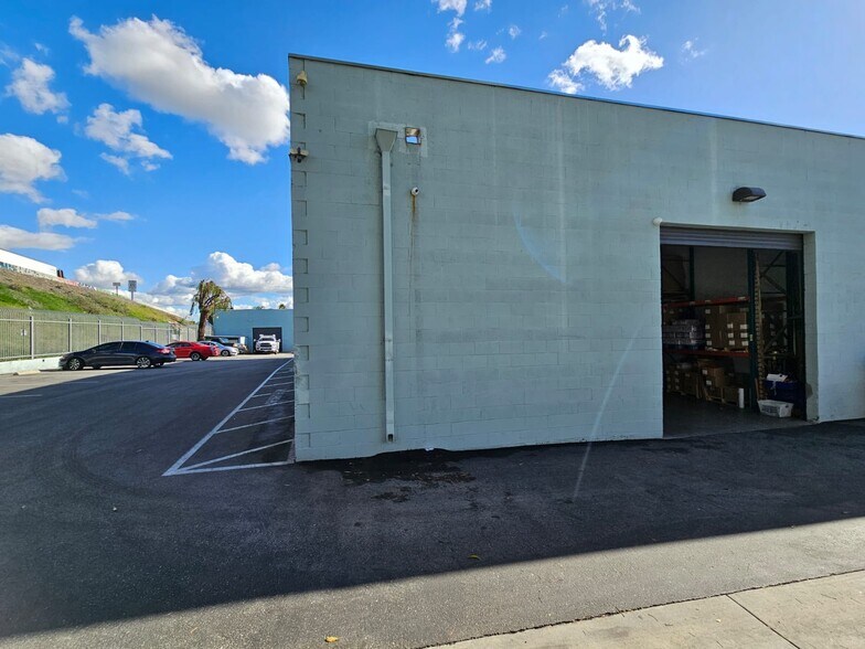 More Photos Of 12067 Foothill Blvd, Sylmar Warehouse For Lease