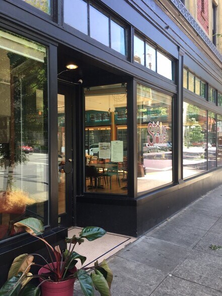 More Photos Of 306 NW Broadway, Portland Apartments For Lease