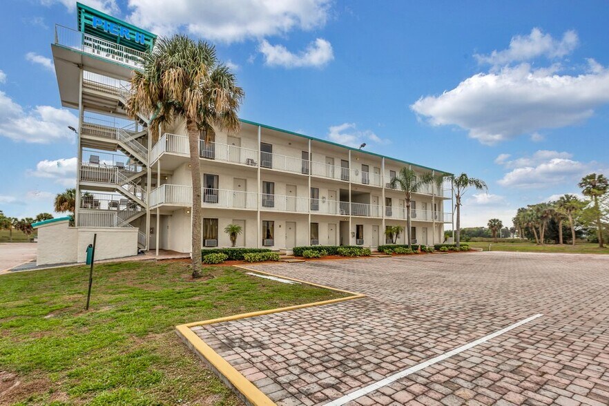 More Photos Of 2200 US Highway 441 SE, Okeechobee Hotel For Sale
