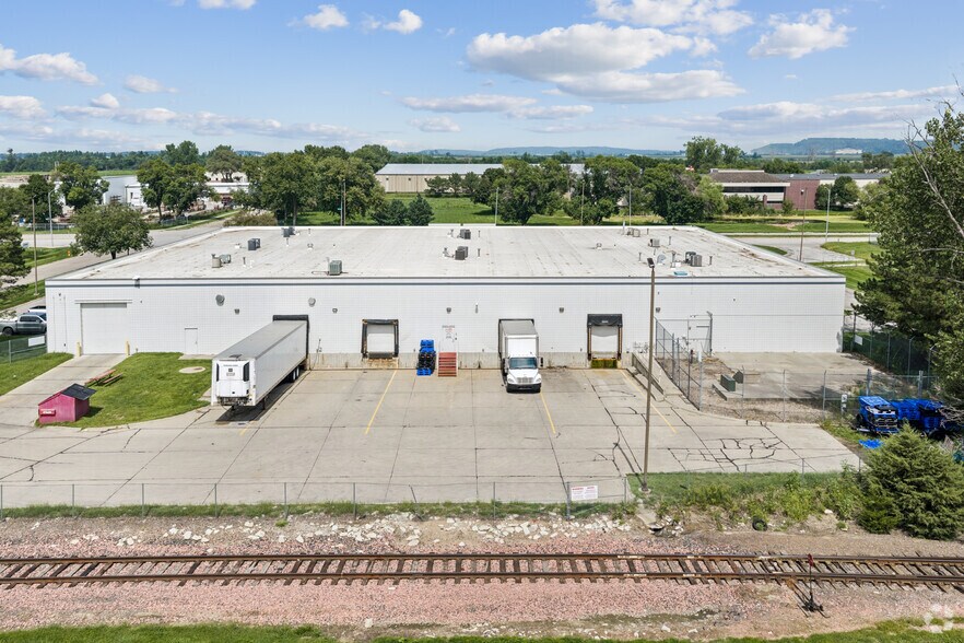 More Photos Of 6240 Abbott Dr, Omaha Distribution For Lease