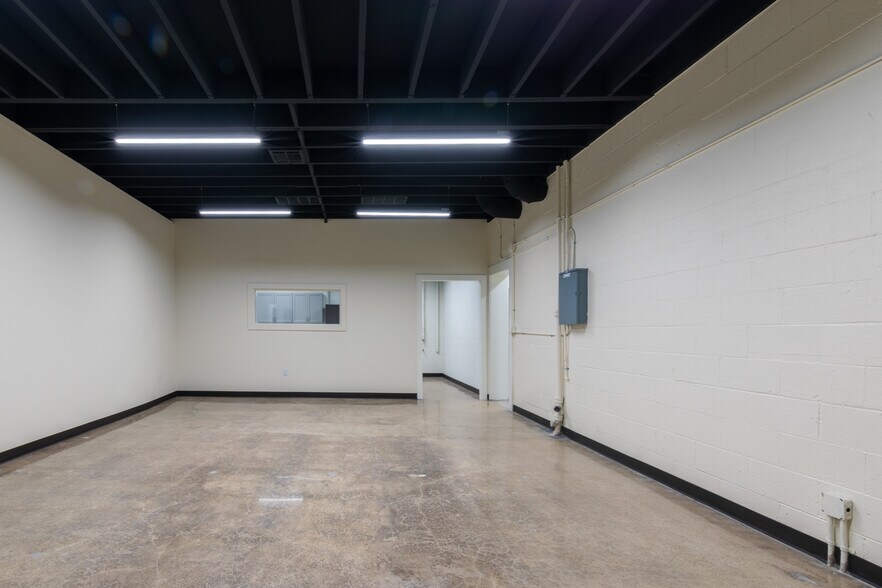 More Photos Of 609 112th St, Arlington Manufacturing For Lease