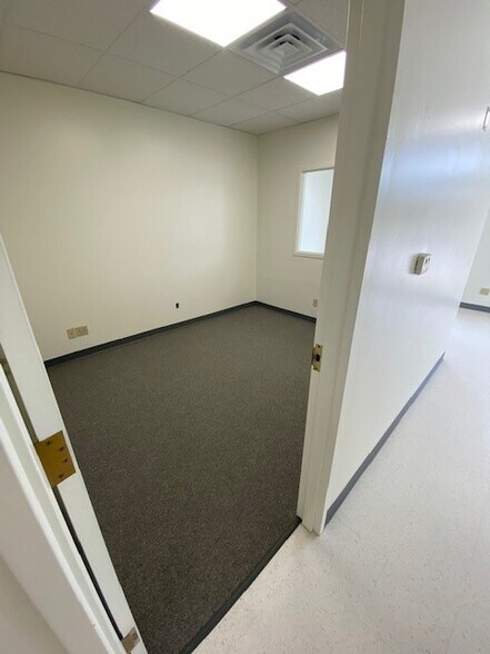 More Photos Of 11751-11767 W 86th Ter, Lenexa Warehouse For Lease