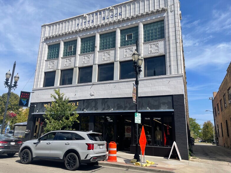 More Photos Of 5611 6th Ave, Kenosha Restaurant For Sale