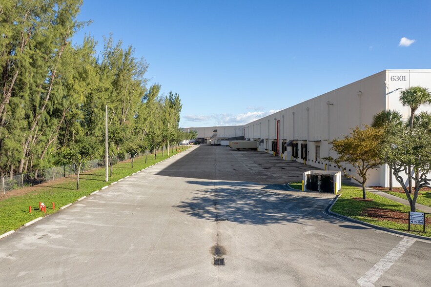 More Photos Of 6301 E 10th Ave, Hialeah Warehouse For Lease