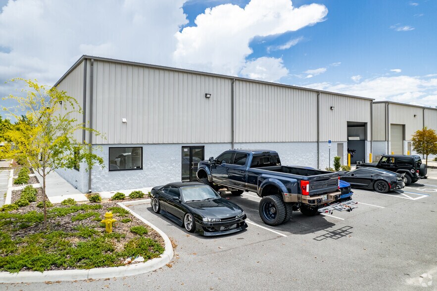 More Photos Of 260-278 Springview Commerce Dr, DeBary Unknown For Lease