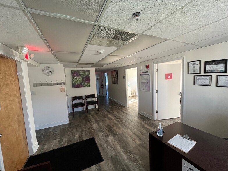 More Photos Of 630 Turnpike St, North Andover Office For Lease