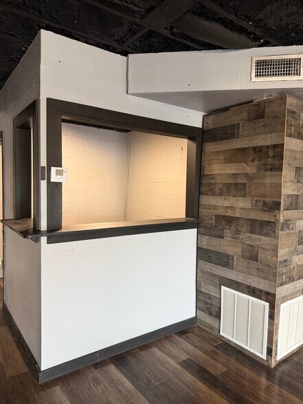 More Photos Of 8555 Fm-2673, Canyon Lake Freestanding For Lease