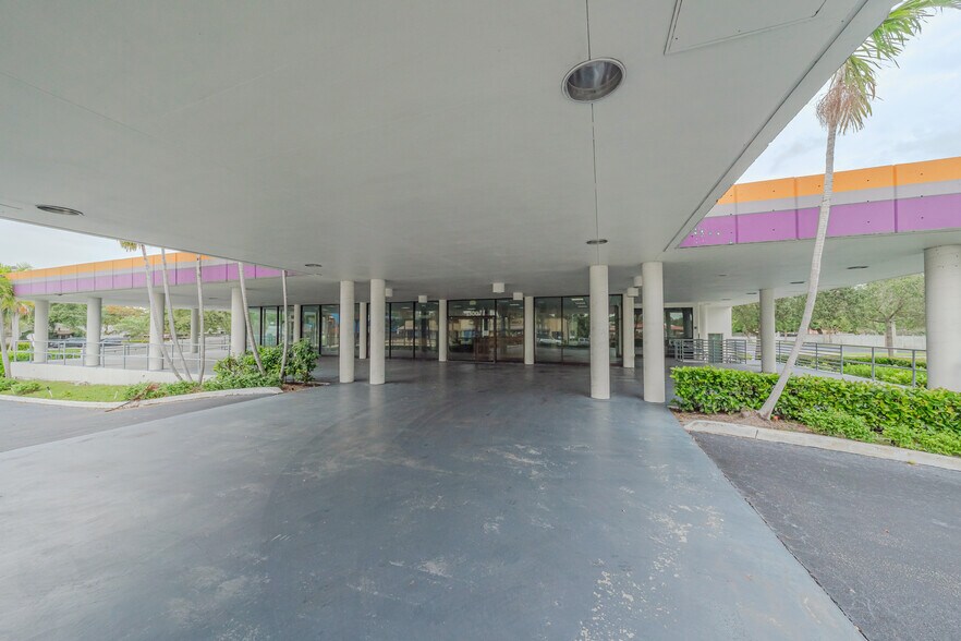 More Photos Of 1300 S Federal Hwy, Fort Lauderdale Auto Dealership For Sale