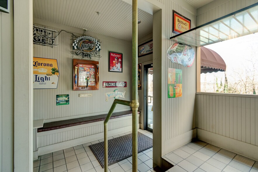 More Photos Of 1702 Park Hill Dr, Gainesville Restaurant For Sale