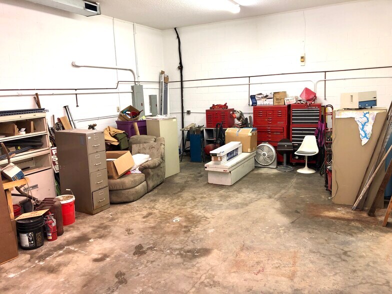 More Photos Of 1222 Hardin Rd, Dallas Manufacturing For Lease