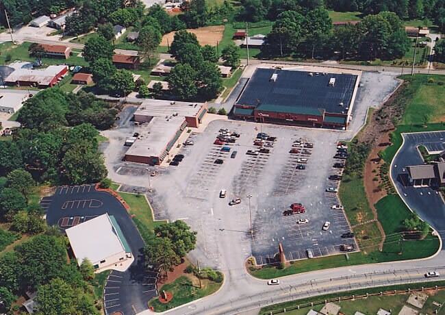 More Photos Of 204 Clarksville Sta, Clarkesville Unknown For Lease