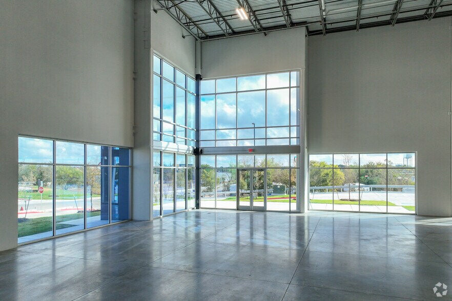 More Photos Of 194 Commerce Center Dr, Buda Unknown For Lease