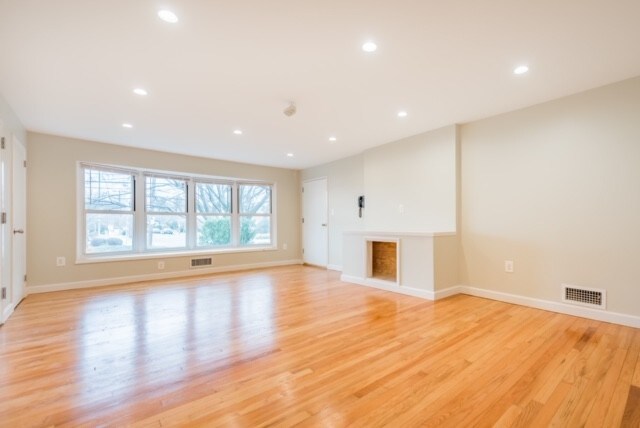 More Photos Of 2276 S Merrick Ave, Merrick Medical For Lease