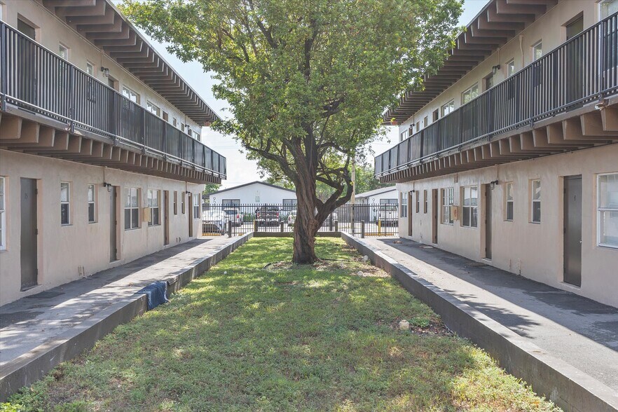 More Photos Of 901-951 NW 8th Ave, Pompano Beach Apartments For Sale