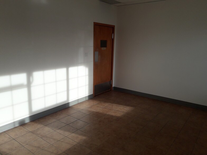 More Photos Of 6201 50th St, Leduc General Retail For Sale