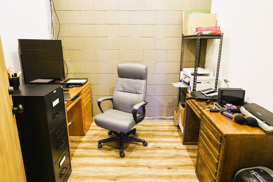 More Photos Of 194 SE Main St, Winston Flex For Sale