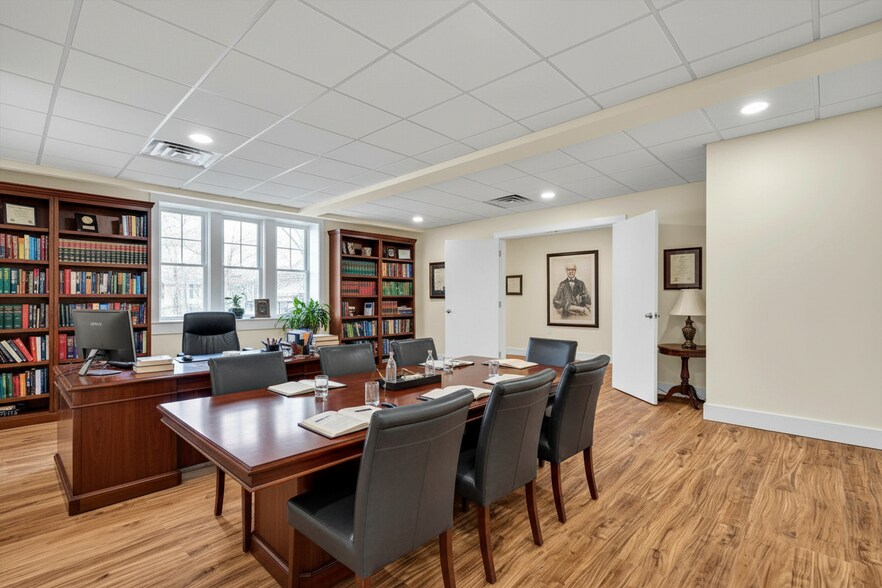 More Photos Of 31 N Spruce St, Elizabethtown Office Residential For Lease