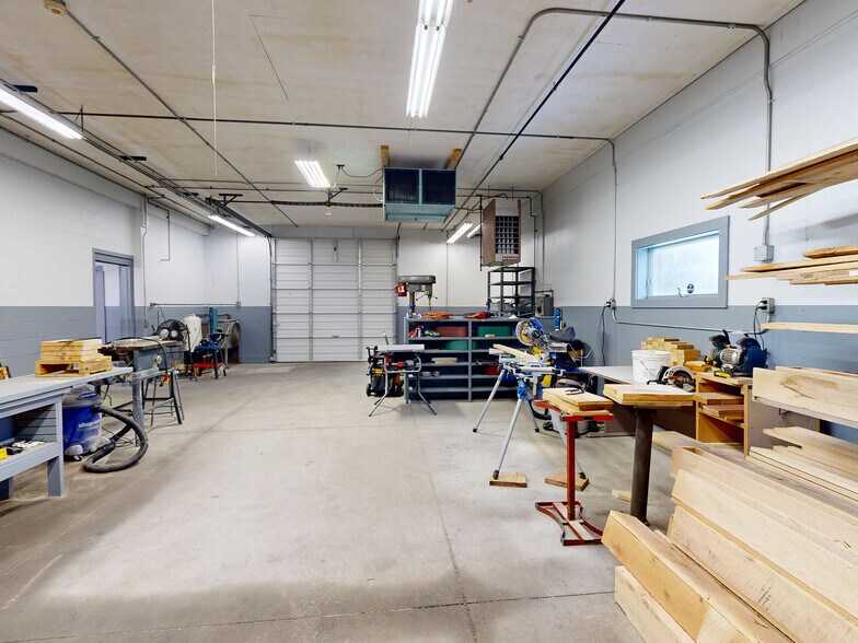 More Photos Of 2505 Avonia Rd, Fairview Warehouse For Lease