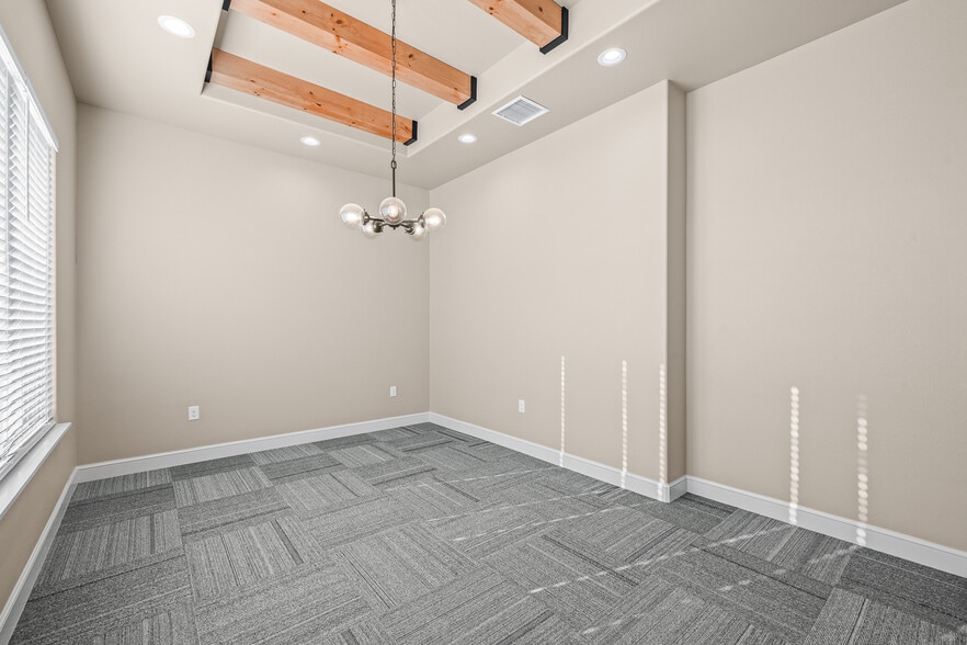 More Photos Of 206 Slide Rd, Lubbock Office For Lease