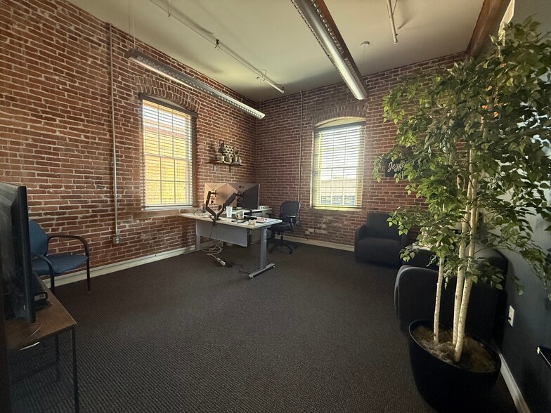 More Photos Of 415 N Prince St, Lancaster Office For Sale