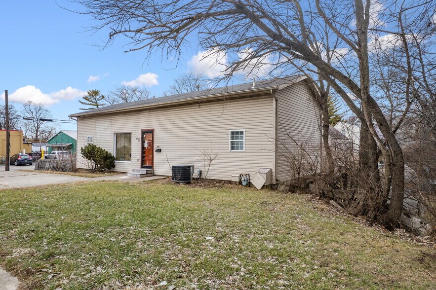 More Photos Of 239 W Locust St, Wilmington Storefront For Sale