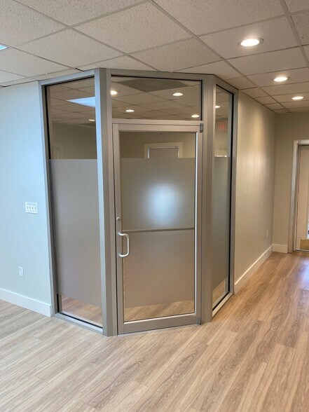More Photos Of 2312 Peachford Rd, Atlanta Office Residential For Sale
