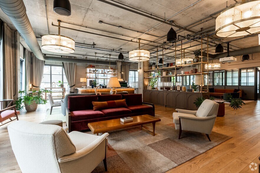 More Photos Of 200 N Green St, Chicago Hotel For Lease