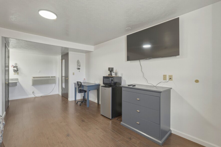 More Photos Of 311 E Main St, Vernal Hotel For Sale