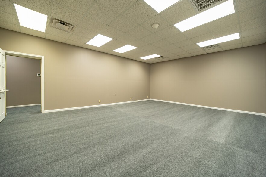 More Photos Of 555 Columbia Dr, Carrollton Office For Lease