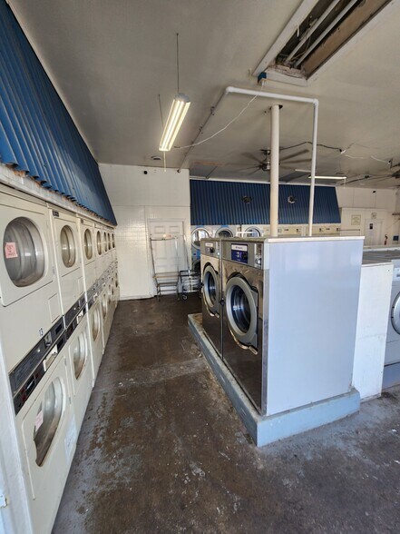 More Photos Of 1303 E Main St, Robinson Storefront Retail Office For Sale