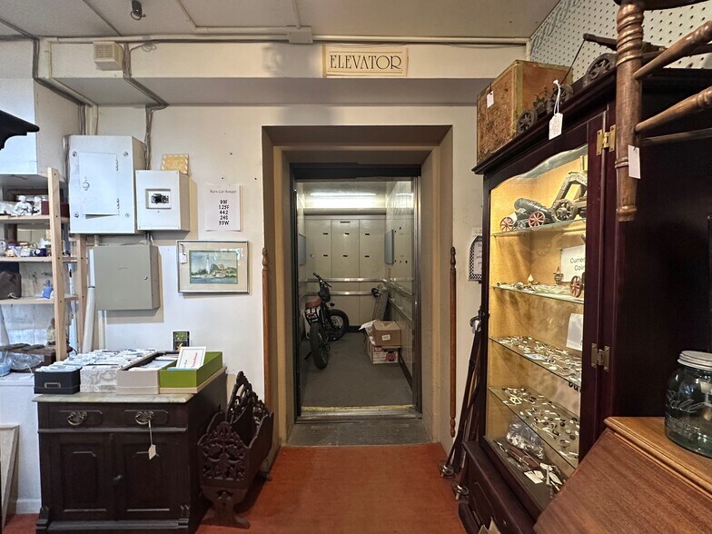 More Photos Of 123 S Union St, Traverse City Freestanding For Sale