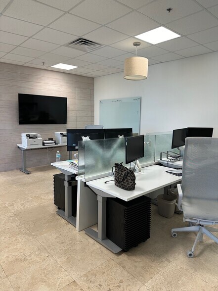 More Photos Of 320 1st St N, Jacksonville Beach Office Residential For Sale
