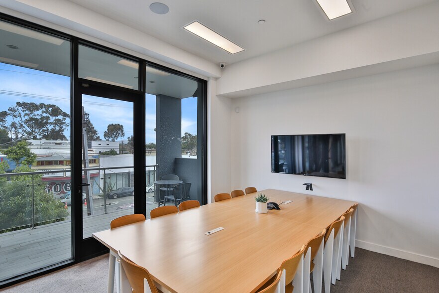 More Photos Of 5242 W Adams Blvd, Los Angeles Loft Creative Space For Sale