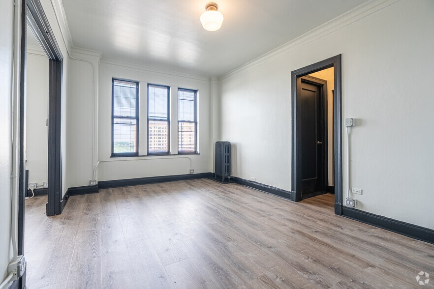 More Photos Of 6805 N Sheridan Rd, Chicago Apartments For Lease