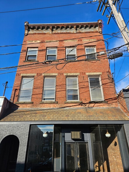 More Photos Of 10 Commerce St, Norwalk General Retail For Sale