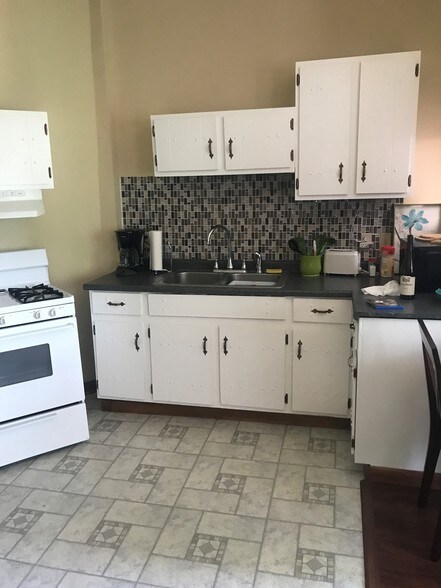 More Photos Of 1208 6th Ave, Huntington Restaurant For Sale