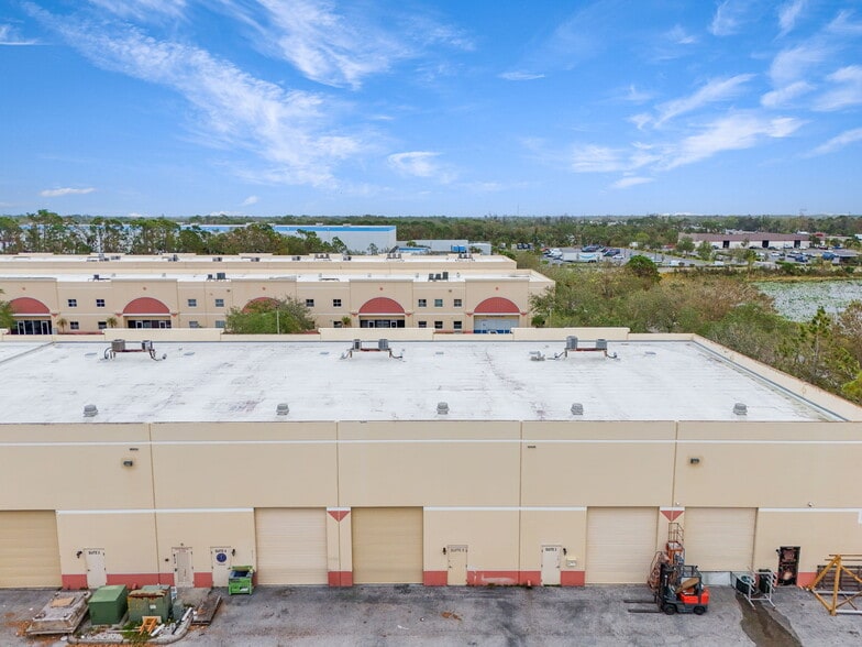 More Photos Of 787 Commerce Dr, Venice Warehouse For Lease