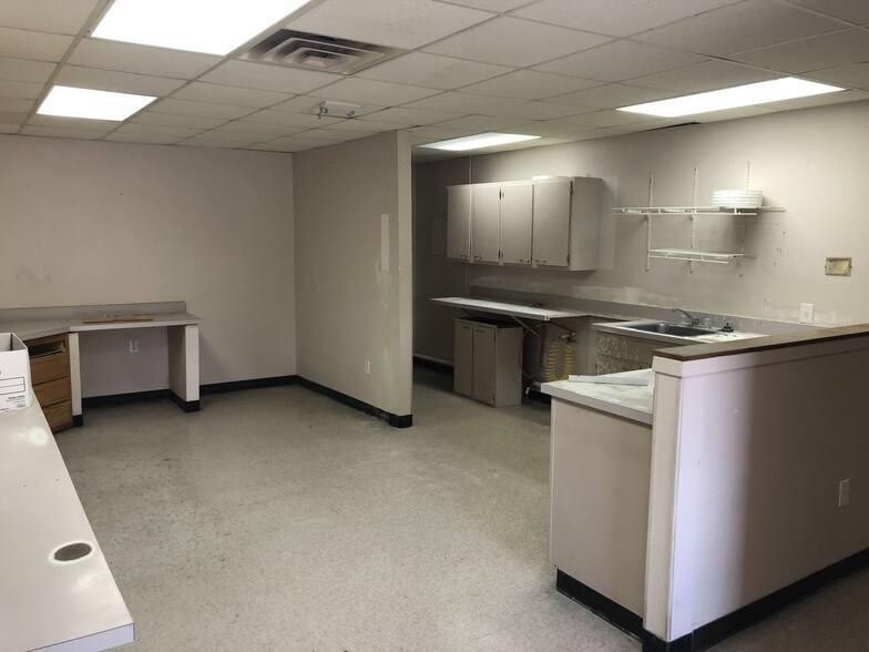 More Photos Of 7947 Southeastern Ave, Indianapolis Loft Creative Space For Sale