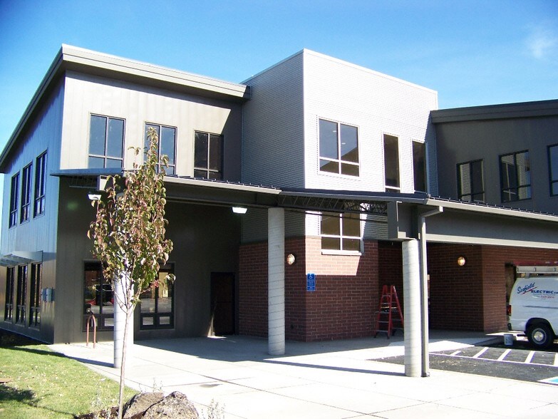 More Photos Of 255 SW Bluff Dr, Bend Medical For Sale