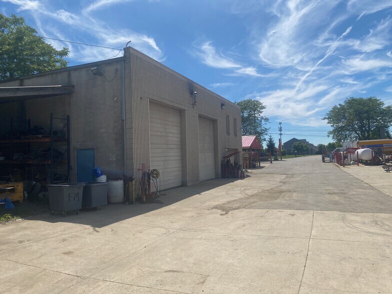 More Photos Of 49260 Van Dyke Ave, Shelby Township Warehouse For Sale
