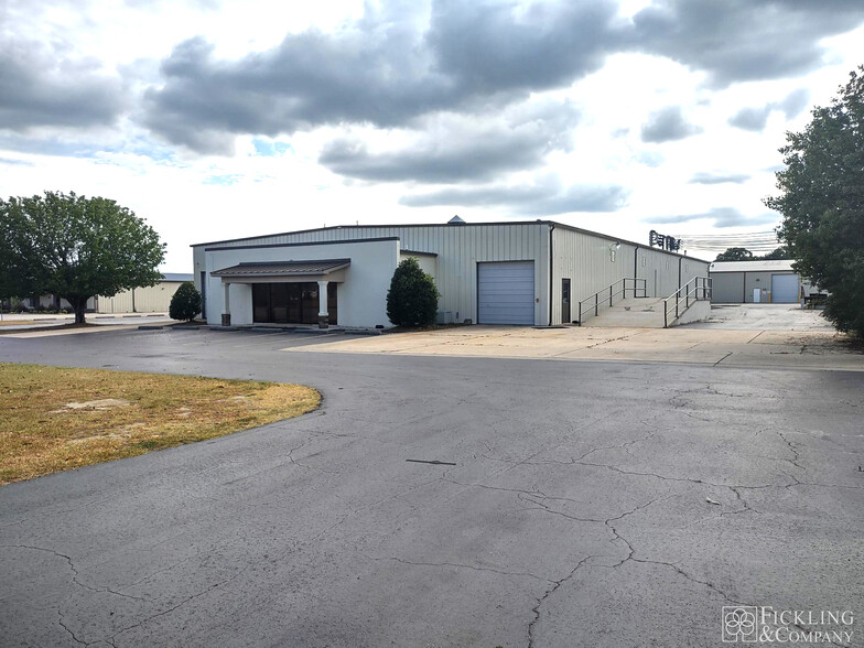 Primary Photo Of 947 Carl Vinson Pky, Centerville Warehouse For Lease