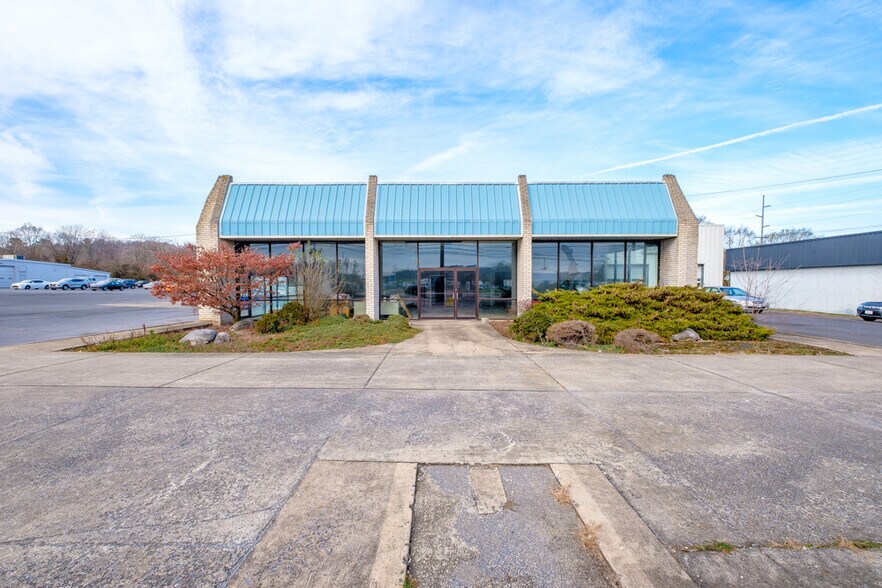 More Photos Of 2675 S Main St, Harrisonburg Auto Dealership For Lease