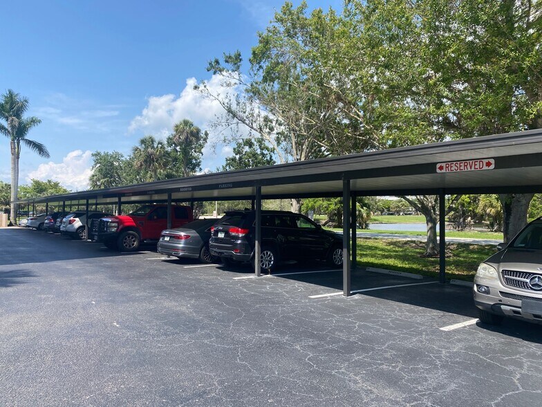 More Photos Of 720 Goodlette Rd N, Naples Medical For Lease