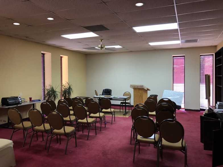More Photos Of 2227 Godby Rd, Atlanta Office For Lease