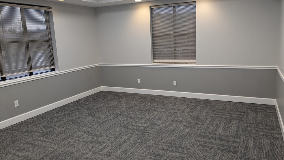 More Photos Of 2369-2371 Lakeview Dr, Dayton Office For Lease